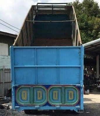 ISUZU NKR 110 HP 4BE1 หกล้อดั๊มพ์ กระบะดั๊มพ์เหล็กคอกเกษตร 4 ตันสภาพสวยจัดพร้อมบรรทุกหนักได้เลย เครื่องแรงดีไม่มีเยิ้ม ภายในเก๋งคอนโซลสวยครบ ช่วงล่างคัชซีสวยเดิมๆ ยาง 8.25 ขอบ 16 สภาพดี 65\% พร้อมใช้งาน เอกสารเล่มทะเบียนครบพร้อมโอน ราคาต่อรองได้ครับ