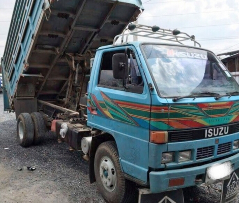 ISUZU NKR 110 HP 4BE1 หกล้อดั๊มพ์ กระบะดั๊มพ์เหล็กคอกเกษตร 4 ตันสภาพสวยจัดพร้อมบรรทุกหนักได้เลย เครื่องแรงดีไม่มีเยิ้ม ภายในเก๋งคอนโซลสวยครบ ช่วงล่างคัชซีสวยเดิมๆ ยาง 8.25 ขอบ 16 สภาพดี 65\% พร้อมใช้งาน เอกสารเล่มทะเบียนครบพร้อมโอน ราคาต่อรองได้ครับ