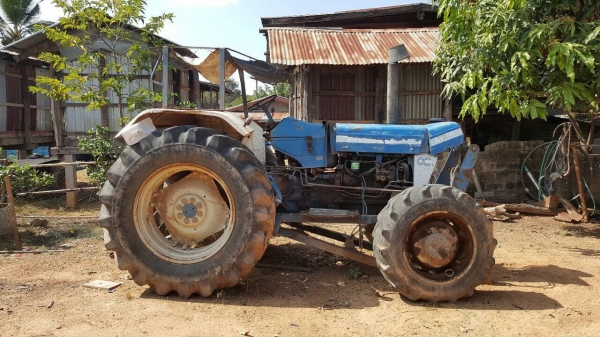 ขายตามสภาพ รถไถ 2 เพลา FORD 6610 เสื้อลาย คานหน้า ZF ปั้มดีเซลเสียสตาร์ทไม่ติด เอกสารเล่มทะเบียนครบ อุปกรณ์มีผานดันหน้า ผาน 4 และผาน 5