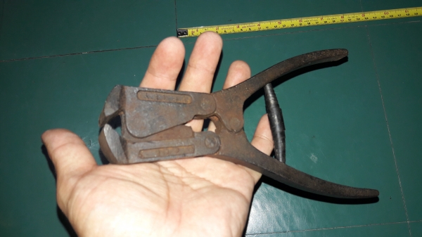 ขายคีมตัดตะปูงานเก่ามือสองREILY Made in POLAND. ขายคีมตัดตะปูงานเก่ามือสองREILY Made in POLAND.