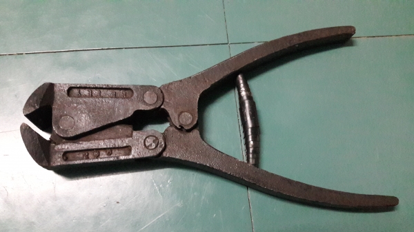 ขายคีมตัดตะปูงานเก่ามือสองREILY Made in POLAND. ขายคีมตัดตะปูงานเก่ามือสองREILY Made in POLAND.