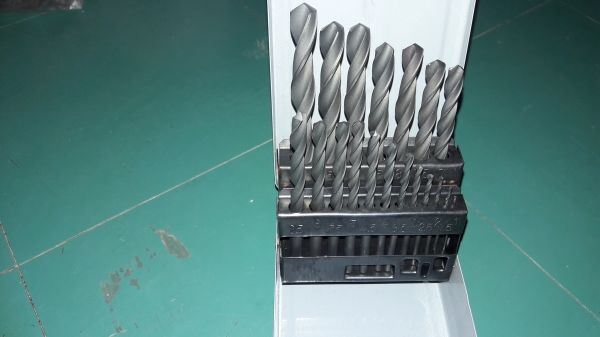ขายดอกสว่านเจาะเหล็กชุด19ดอกงานเก่าเก็บพร้อมกล่องเหล็ก