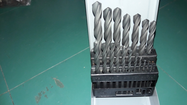 ขายดอกสว่านเจาะเหล็กชุด19ดอกงานเก่าเก็บพร้อมกล่องเหล็ก