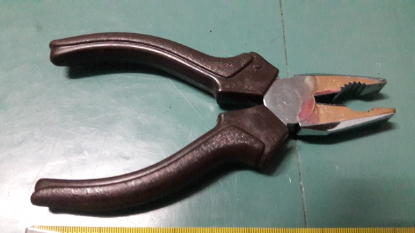 ขายคีมปากจิ้งจกUNIOR ขนาด6" งานเก่าสโลวีเนียเก่าเก็บด้ามเป็นฉนวนกันไฟฟ้า1000V