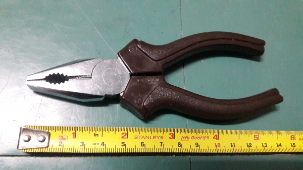 ขายคีมปากจิ้งจกUNIOR ขนาด6" งานเก่าสโลวีเนียเก่าเก็บด้ามเป็นฉนวนกันไฟฟ้า1000V