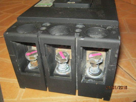 เบรกเกอร์ มิซูบิชิ 300 A ราคา 1600 บาท เบรกเกอร์ มิซูบิชิ 300 A ราคา 1600 บาท