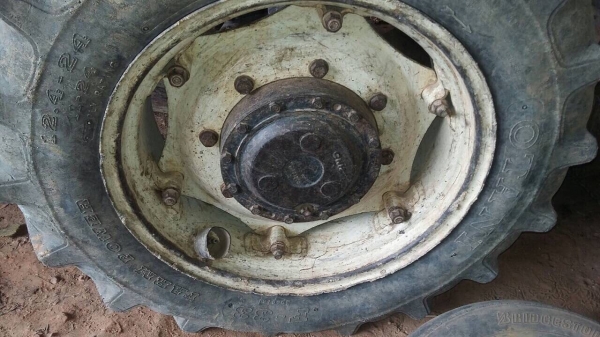 ขายรถไถ NEWHOLLAND TD95D เครื่อง 95แรงม้า เล่มทะเบียน สนใจโทร 081-970-1072