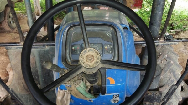 ขายรถไถ NEWHOLLAND TD95D เครื่อง 95แรงม้า เล่มทะเบียน สนใจโทร 081-970-1072