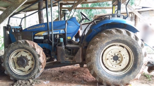 ขายรถไถ NEWHOLLAND TD95D เครื่อง 95แรงม้า เล่มทะเบียน สนใจโทร 081-970-1072