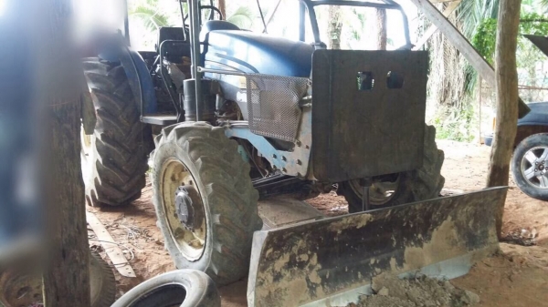 ขายรถไถ NEWHOLLAND TD95D เครื่อง 95แรงม้า เล่มทะเบียน สนใจโทร 081-970-1072