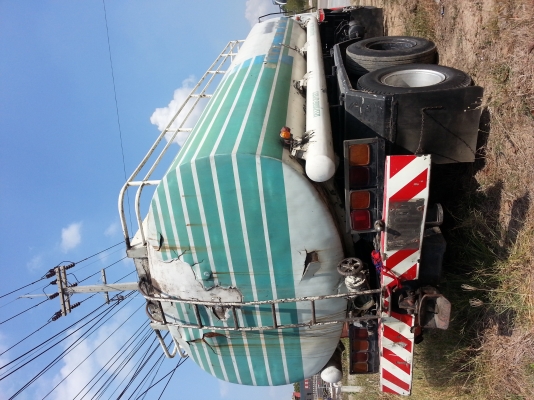 ขายรถน้ำมัน ไอ้หลง FN527 TF4XXX เครื่อง2เพลา6D16 TURBO 220แรง เกียร์ 10เกียร์ ช่วงล่างเดิมๆ