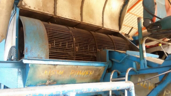 ขาย 650.000 รถเกี่ยวอู่อำนวยการช่าง อุ้ม2.5ตันเครื่องฮีโน่Jo260เดิน12นอกปั้ม22