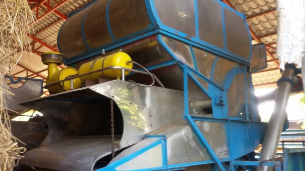 ขาย 650.000 รถเกี่ยวอู่อำนวยการช่าง อุ้ม2.5ตันเครื่องฮีโน่Jo260เดิน12นอกปั้ม22