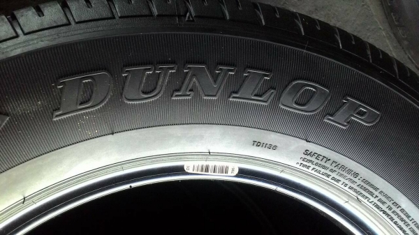 215/65R16 DUNLOP SP LT37 ปี2013 ชุด 4 เส้น tel.081-427-3941 ไอดีไลน์ autobot107 215/65R16 DUNLOP SP LT37 ปี2013 ชุด 4 เส้น tel.081-427-3941 ไอดีไลน์ autobot107