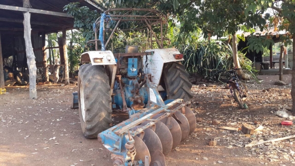 ขายด่วน รถไถฟรอด์ 6600 สภาพพร้อมใช้งาน เครื่องดี อุปกรณ์ 4ชิ้น เอกสารใบอินวอยซ์