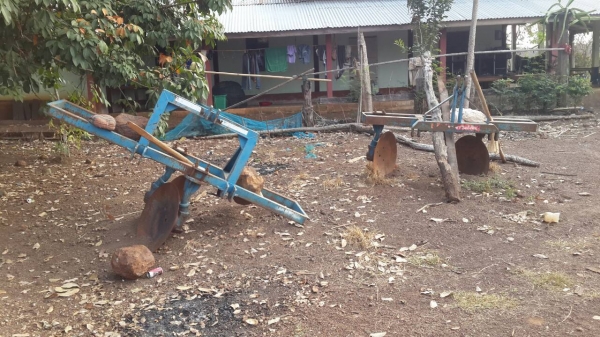 ขายด่วน รถไถฟรอด์ 6600 สภาพพร้อมใช้งาน เครื่องดี อุปกรณ์ 4ชิ้น เอกสารใบอินวอยซ์