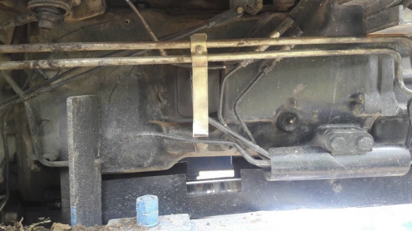 รถไถฟอร์ด รุ่น TF90.  2 เพลา.  ( รถทำงาน 6,xxx ชม. )   สนใจติดต่อ  081 - 6079515