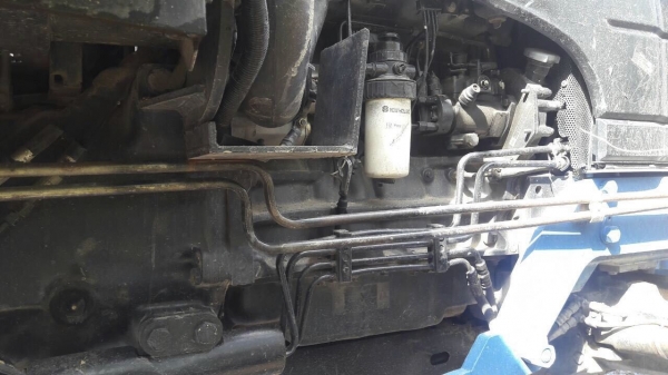 รถไถฟอร์ด รุ่น TF90.  2 เพลา.  ( รถทำงาน 6,xxx ชม. )   สนใจติดต่อ  081 - 6079515