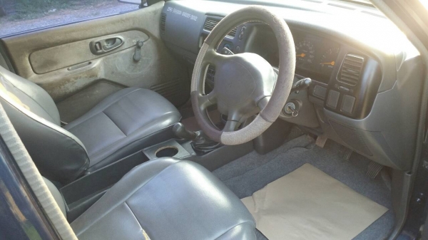 มิตซูบิชิ L200 สตาด้า 4ประตู มิตซูบิชิ L200 สตาด้า 4ประตู