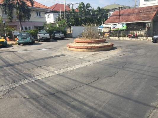 ขายที่ดินเปล่า ใกล้หมู่บ้านเปี่ยมสุข ซอยยอดดอย ใกล้รถไฟฟ้า สนใจสอบถามใด้