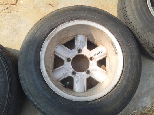 ขายล้อเเม็กขอบ15 กว้าง8.5นิ้ว  ET-27  5รู139.7