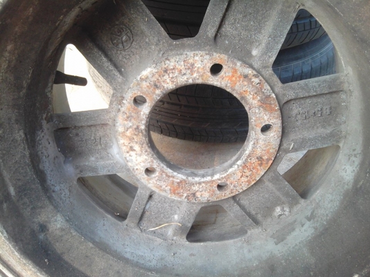 ขายล้อเเม็กขอบ15 กว้าง8.5นิ้ว  ET-27  5รู139.7