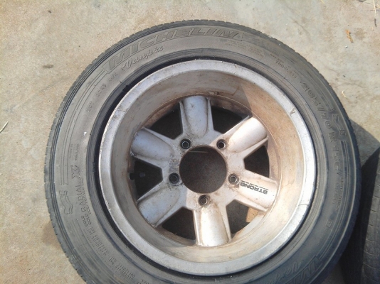 ขายล้อเเม็กขอบ15 กว้าง8.5นิ้ว  ET-27  5รู139.7