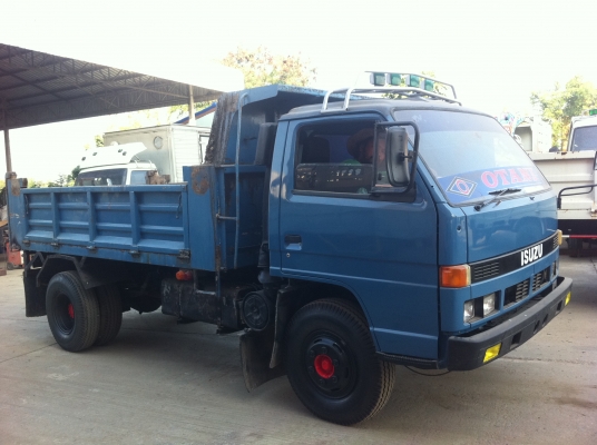 Isuzu Npr  ช่วงล่าง F ยางเต็ม 6 เส้น ทะเบียนพร้อมโอน