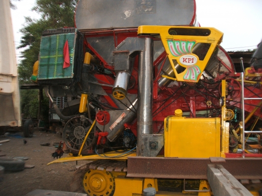 ขายรถเกี่ยวข้าว เจ้าช้างไวไฟ อุ้ม 2.5 ตัน ตัวเดิน 12 HTนอก เครื่องยนต์มิตซู 6D17 ปั้มอิบตันเบอร์ 22