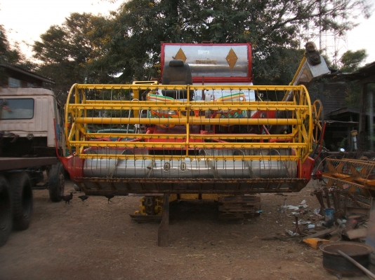 ขายรถเกี่ยวข้าว เจ้าช้างไวไฟ อุ้ม 2.5 ตัน ตัวเดิน 12 HTนอก เครื่องยนต์มิตซู 6D17 ปั้มอิบตันเบอร์ 22