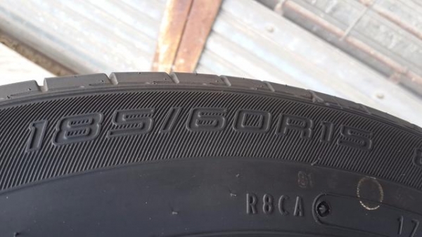 ยาง Dunlop 185/60/15 ปี 14 สภาพสวยๆ ยาง Dunlop 185/60/15 ปี 14 สภาพสวยๆ