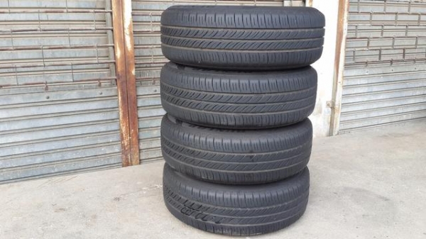 ยาง Dunlop 185/60/15 ปี 14 สภาพสวยๆ