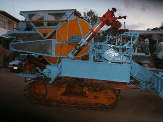 ขายรถเกี่ยวข้าวไทยเจริญการช่าง อุ้ม 2.5 ตัน เครื่องยนต์ฮีโน่ 215 แรงม้า ปั้มไดกินส์ เบอร์ 22 ตัวเดิน 12 HTนอก ขายรถเกี่ยวข้าวไทยเจริญการช่าง อุ้ม 2.5 ตัน เครื่องยนต์ฮีโน่ 215 แรงม้า ปั้มไดกินส์ เบอร์ 22 ตัวเดิน 12 HTนอก