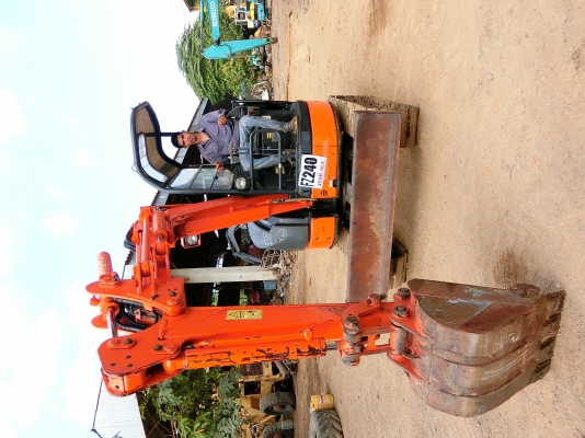 รุ่นใหม่ HITCAHI  ZX30UR-2(คอลโทนสั้นปั๊มนิ้ว)PC-30เก่านอกแท้(มีVDOชม)มีเอกสารพร้อม ติดต่อ 085-5632278 (ต่อรองได้)