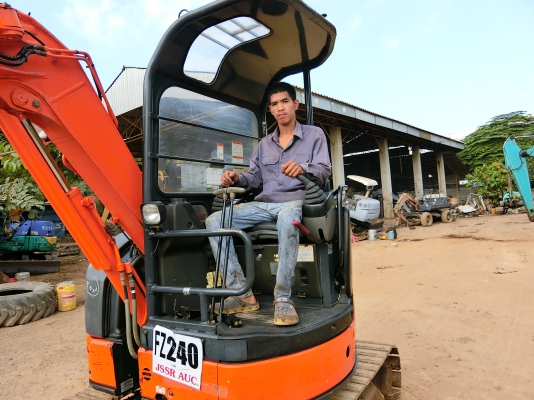 รุ่นใหม่ HITCAHI  ZX30UR-2(คอลโทนสั้นปั๊มนิ้ว)PC-30เก่านอกแท้(มีVDOชม)มีเอกสารพร้อม ติดต่อ 085-5632278 (ต่อรองได้)