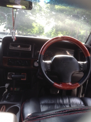 +++ ขายรถ JEEP GRAND CHEROKEE  ปี  1997  เครื่องยนต์เบนซิน  ติดแก๊ส  เกียร์ออโตเมติค  ยกสูง  3  นิ้ว  เบาะหนัง  เครื่องดี  เกียร์ดี  ยาง BF31  สนใจ โทร. 081-659-7598  +++
