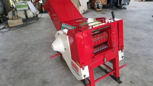 เครื่องย่อยกิ่งไม้ รหัสสินค้า V - 6 ใหญๆๆ เครื่องย่อยกิ่งไม้ รหัสสินค้า V - 6 ใหญๆๆ