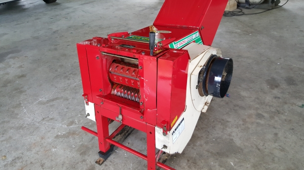 เครื่องย่อยกิ่งไม้ รหัสสินค้า V - 6 ใหญๆๆ เครื่องย่อยกิ่งไม้ รหัสสินค้า V - 6 ใหญๆๆ