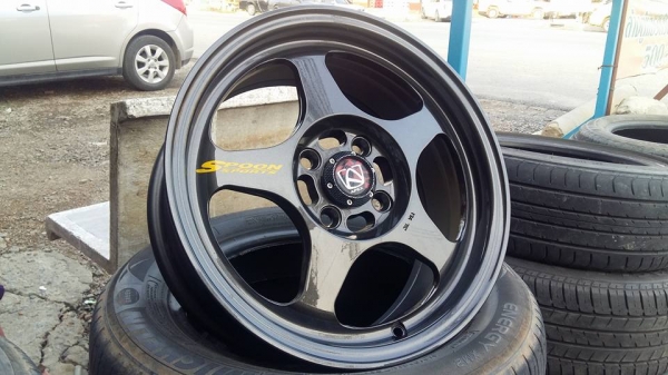 ขายล้อแม็กมือ2 spoon 15" สีเทาดำเงามาใหม่ สนใจติดต่อตาเล็ก ล้อและยางครับ 081-3747940