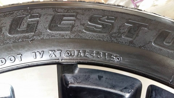 ขายแม็กป้ายแดง New pajero 18" พร้อมยางปี15 สนใจติดต่อ ตาเล็ก ล้อและยาง 081-3747940