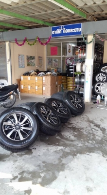 ขายแม็กป้ายแดง New pajero 18" พร้อมยางปี15 สนใจติดต่อ ตาเล็ก ล้อและยาง 081-3747940