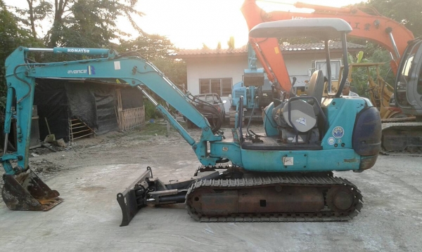 ขาย KOMATSU PC35R-8 มาใหม่ สภาพสวย เดิมๆ เก่าญี่ปุ่นแท้  เอกสารพร้อม สนใจโทร 089-3818694  ดวงนภาจ้า
