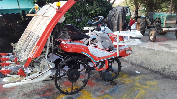 รถดำนา 4 แถว คูโบต้า รถดำนา 4 แถว คูโบต้า