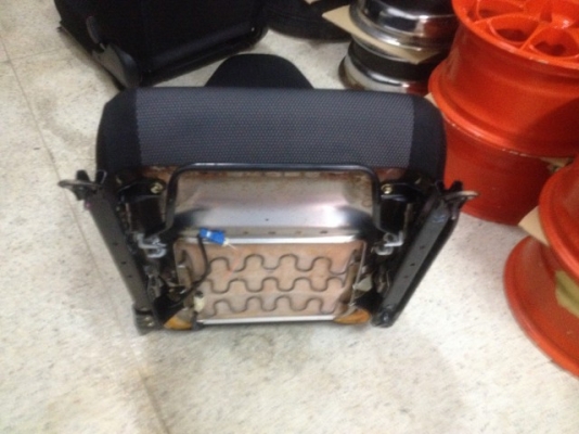 เบาะ TOYOTA MRS ดำผ้าลายเก่าญี่ปุ่นสภาพสวยไม่มีขาดไม่มียุบมีรางครบ เบาะ TOYOTA MRS ดำผ้าลายเก่าญี่ปุ่นสภาพสวยไม่มีขาดไม่มียุบมีรางครบ