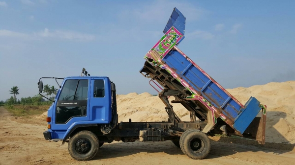 ขายรถ ISUZU ROCKY ดั้มดิน  เครื่อง 6HE1 195 แรงม้า เครื่องดี คัสชี FRR32HB สวยกริบ แอร์เย็น กระจกไฟฟ้า เบรคทิฟฟี่(ลมดัน)