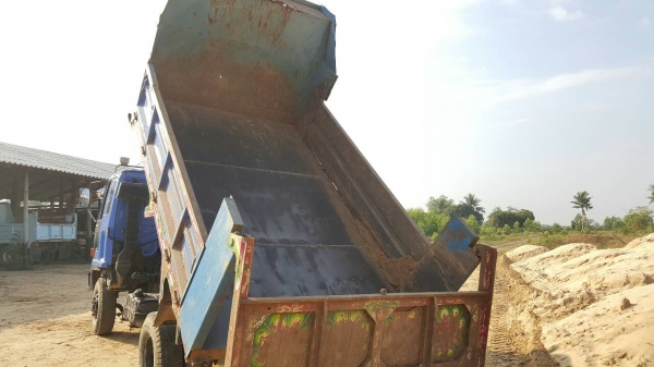 ขายรถ ISUZU ROCKY ดั้มดิน  เครื่อง 6HE1 195 แรงม้า เครื่องดี คัสชี FRR32HB สวยกริบ แอร์เย็น กระจกไฟฟ้า เบรคทิฟฟี่(ลมดัน)