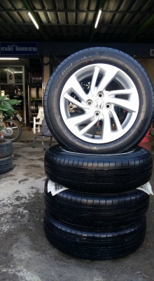 ขายล้อแม็กป้ายแดง jazz gk 15"ยางปี 15 สนใจติดต่อตาเล็ก ล้อและยางครับ 081-3747940