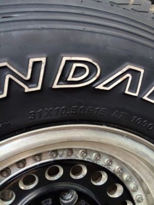 ล้อขอบ 15"6รู139.7 Offset -13 พร้อมยาง 31"x10.5R15 ล้อขอบ 15"6รู139.7 Offset -13 พร้อมยาง 31"x10.5R15