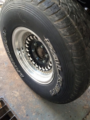 ล้อขอบ 15"6รู139.7 Offset -13 พร้อมยาง 31"x10.5R15 ล้อขอบ 15"6รู139.7 Offset -13 พร้อมยาง 31"x10.5R15