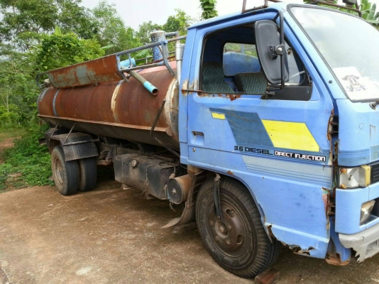 ISUZU 6 ล้อกลาง ใช้บรรทุกน้ำหรือ ดูดสิ่งปฎิกูล เอาใช้งานได้เลย คัดซีมีสนิมเกาะตามผิวบางๆ ไม่กินเนื้อเหล็ก เครื่องใช้งานได้ปกติ สนใจติดต่อ 0835601591 หรือ 0903494058 ดูรถได้ที่ สระบุรี